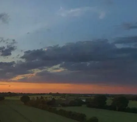 Vier Jahreszeiten 2-80 דירה